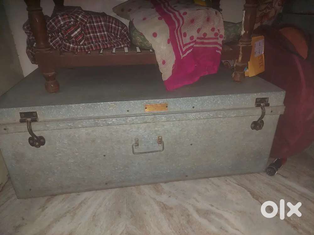 लोहे के बक्से