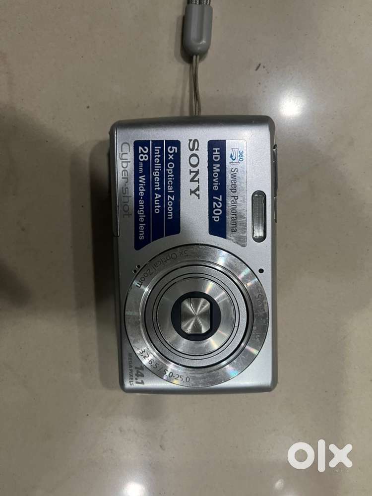 Sony Cyber-shot DSC-W620 digital camera.