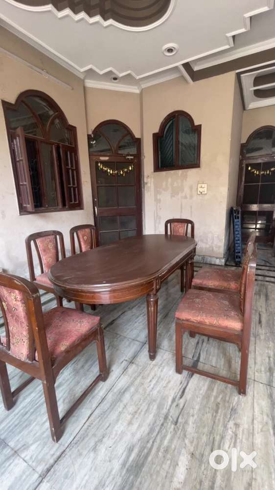 Dinning table for sale