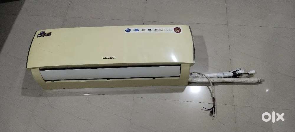 LLOYD 1.5 TON AC