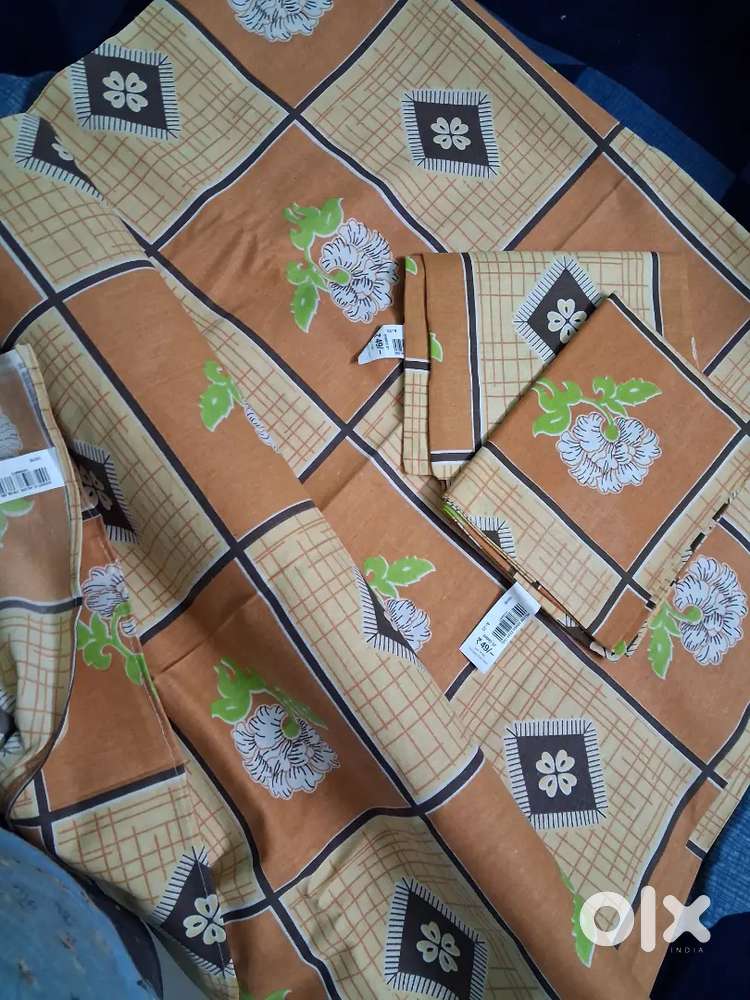 Queen size bedsheet with pillow cover