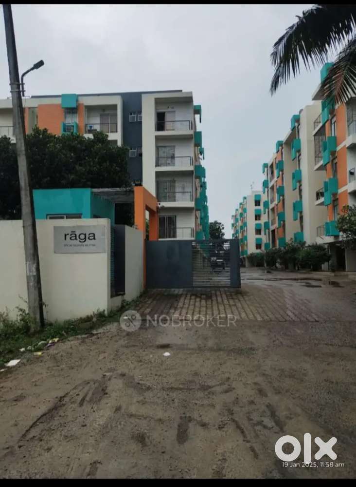 8 year old 2 bhk 724 sqft flat at orogodam kandigai