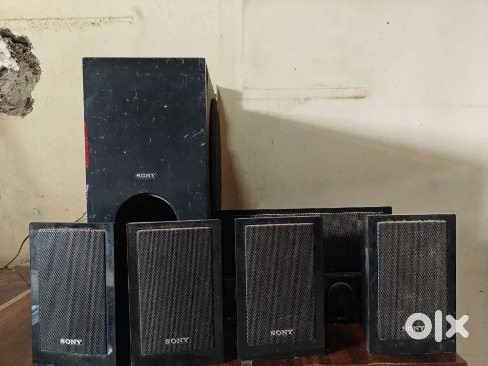 Sony Home Theater .boffer with 5 speqers