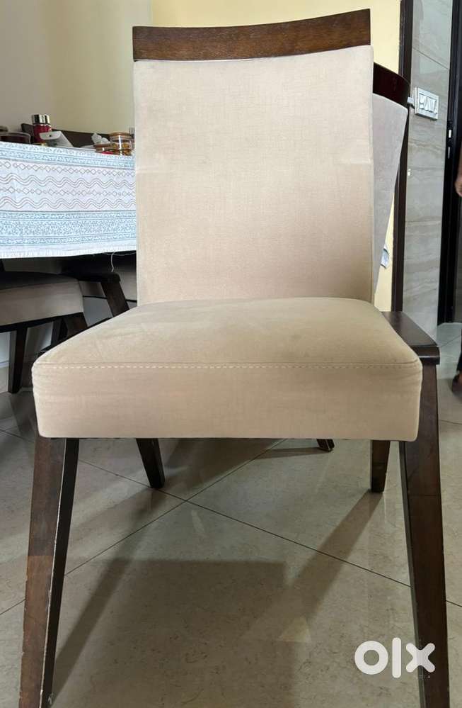 Homecentre 6 seater dining table