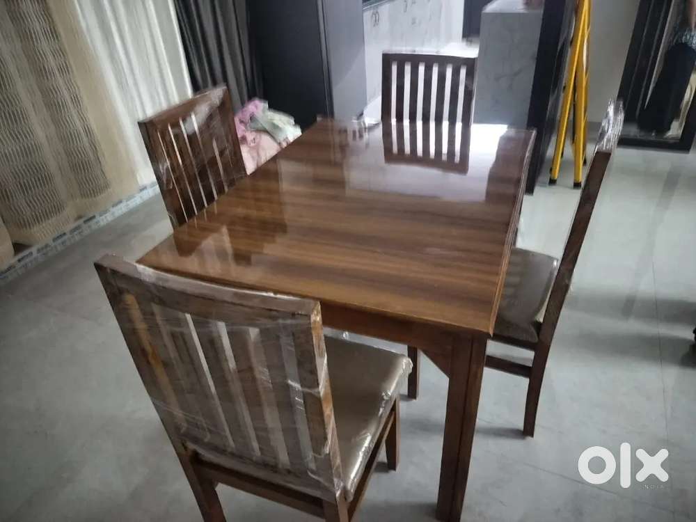 Dinning table available in Starf Furniture