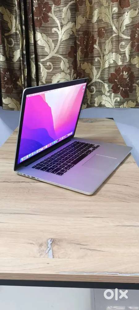 Apple laptop