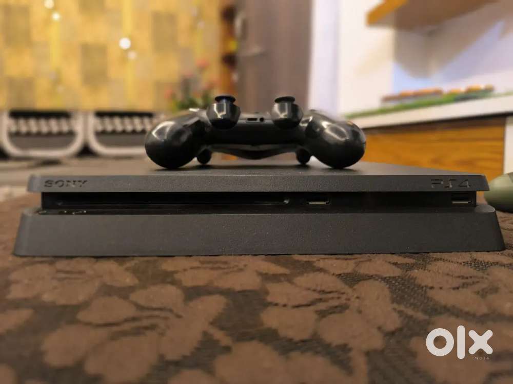 Ps4 Slim In excellent condition