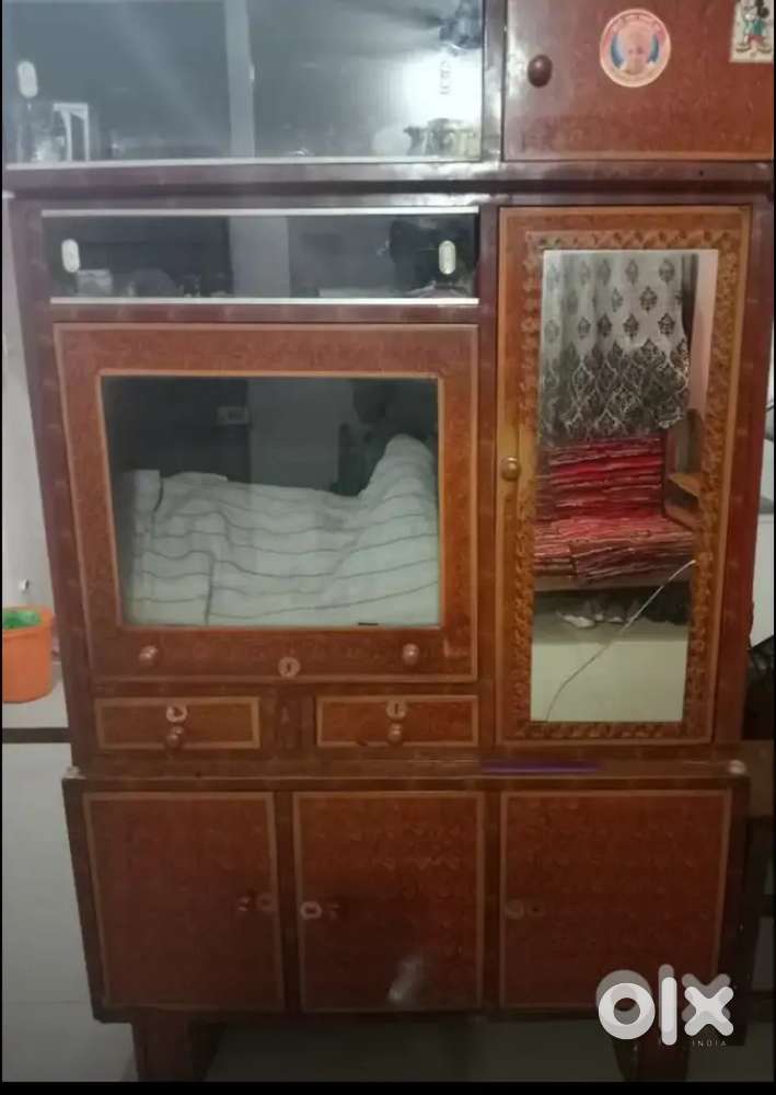 Selling tv showcase with good condition