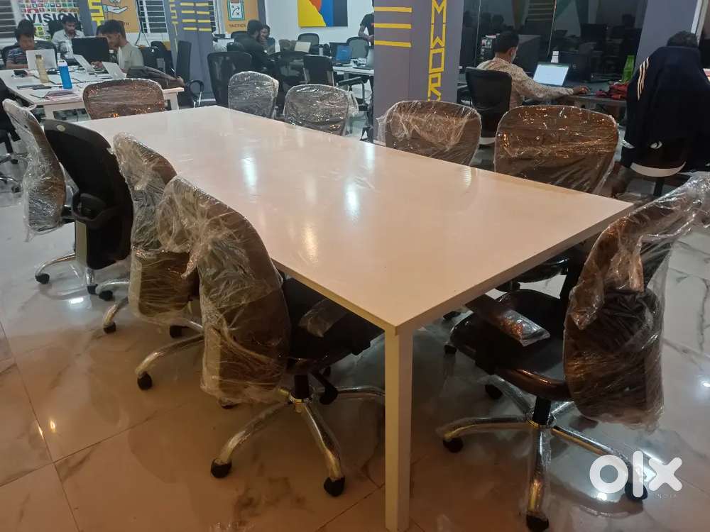 Brand new conference table with metal legs.
Material -top 25mm prela