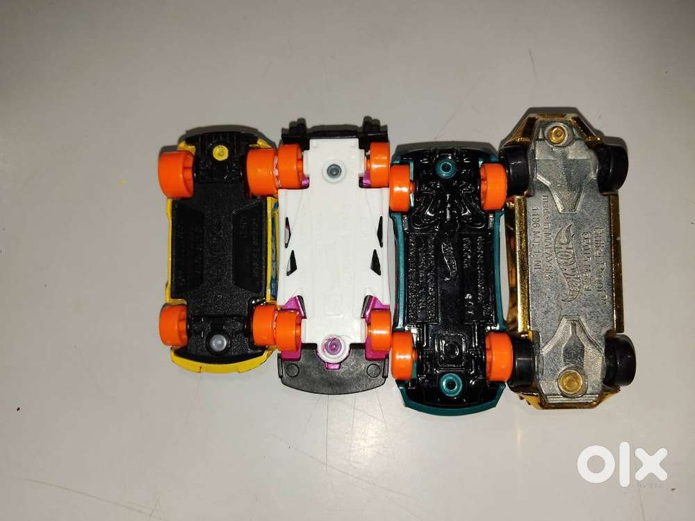 Hot wheels 8 metal cars