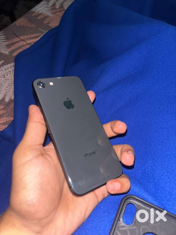 I PHONE 8 64GB.  Sealed set aa bilkul ek baar bhi nhi khulya hoyaa