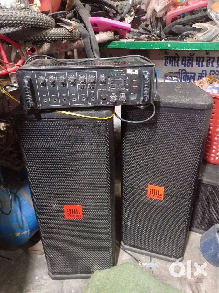 4 speaker and 2 amplifier  urgent sale no issue  in good condition