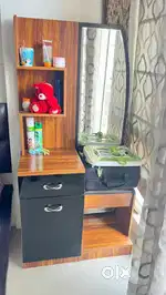 Dressing Table & Aluminium Door Window
