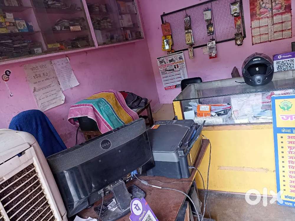 Shop ka saman h counter. Computer. Kursi. Showcase