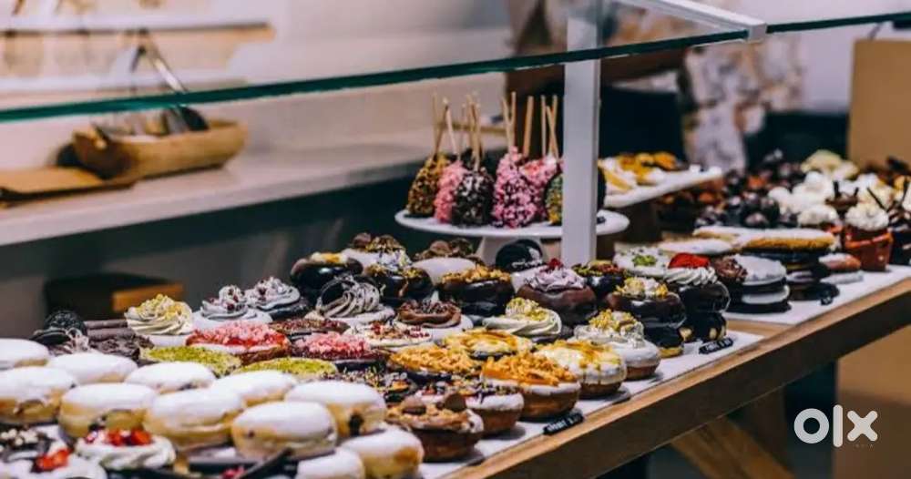 We are looking for commi 3 to make cakes and bakery tasks ⁵