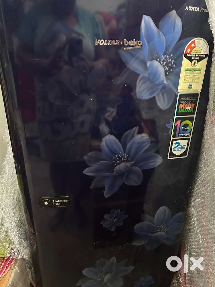Refrigerator/ fridge 184L