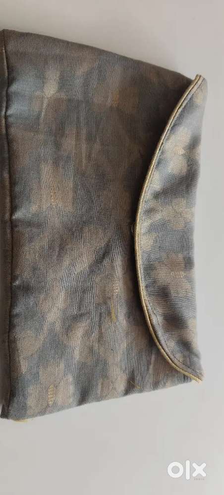 Hand pouch