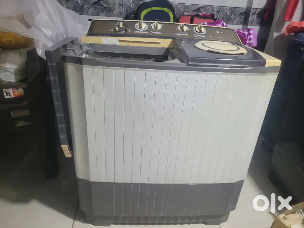 LG SEMI AUTOMATIC WASHING MACHINE
