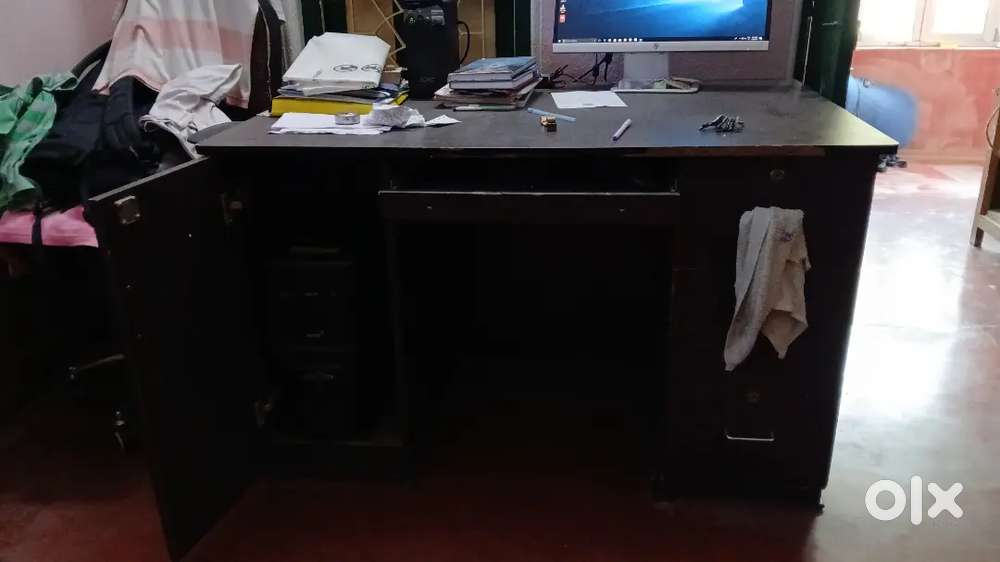 Computer with table