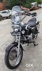 Bajaj Avenger 220 cruise.