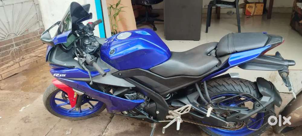 YAMAHA R15 - V3