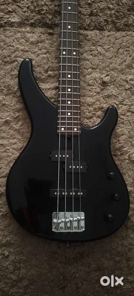 Bass guitar for sale (good condition & new)