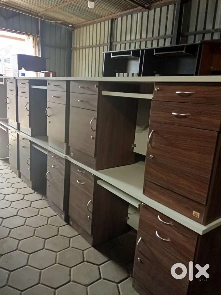 OFFICE TABLE 200 NOS AVAILABLE