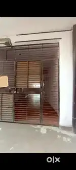 2 floor complete building 1 lack rent now, steel greel gate all comple