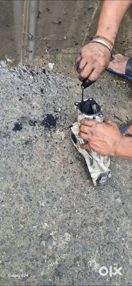 Need experienced mechanic for Garage and car ,bike washer person.