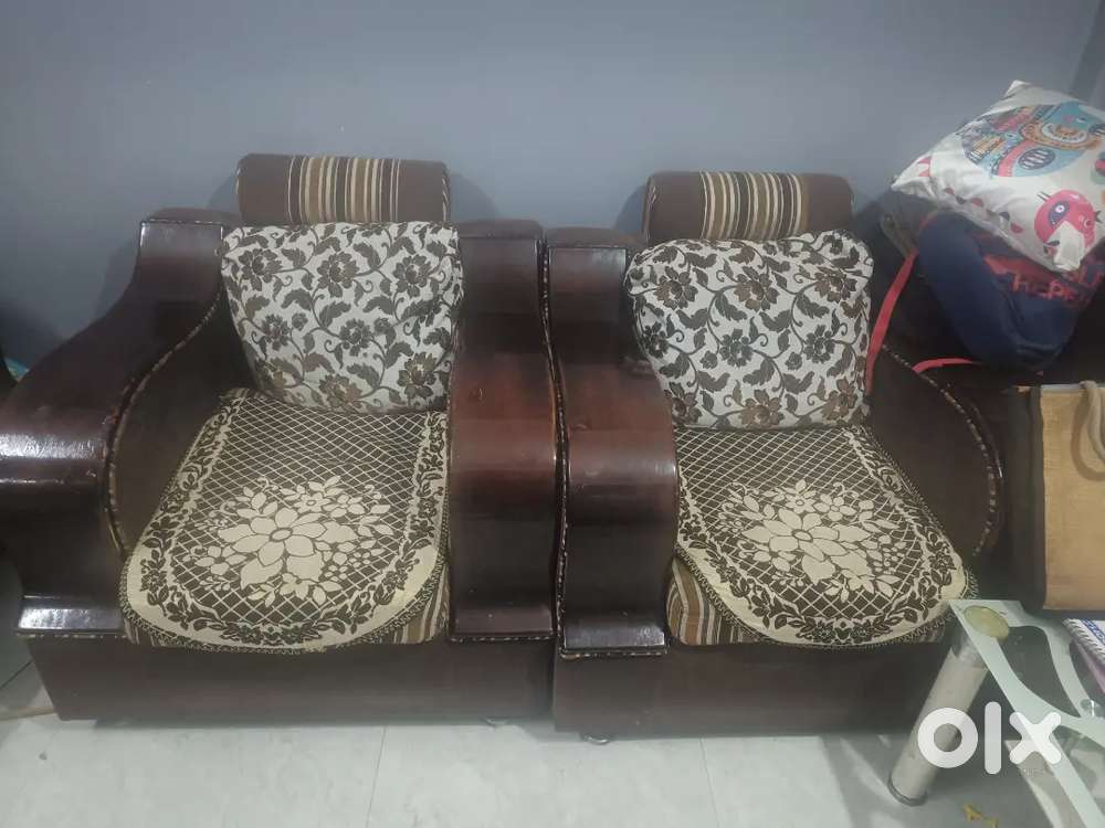 3 +2  seater sofa with cousins