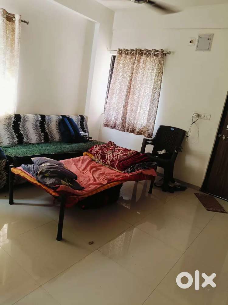 Looking for female flatmate