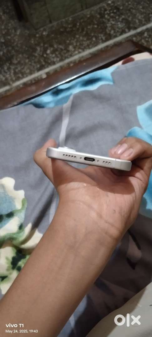 Iphone 16 white 128 gb