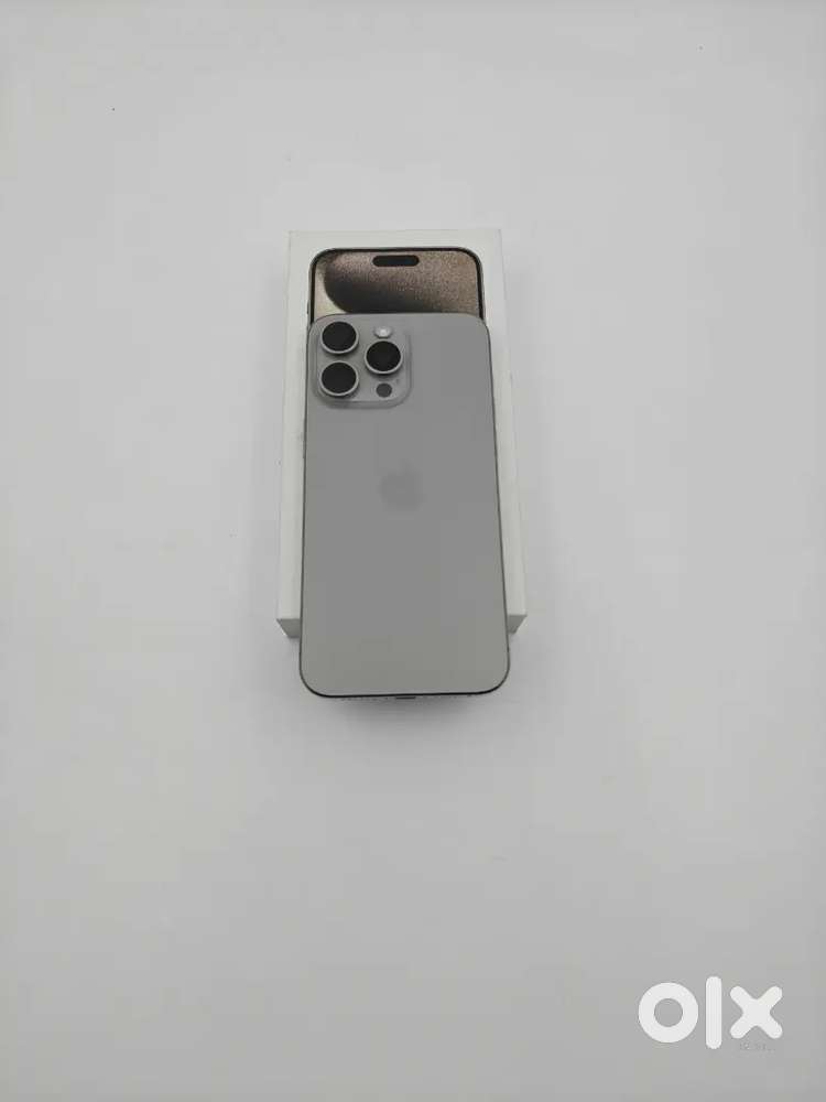 iphone 15 pro max 256 GB Natural titanium(Like new condition Full kit)