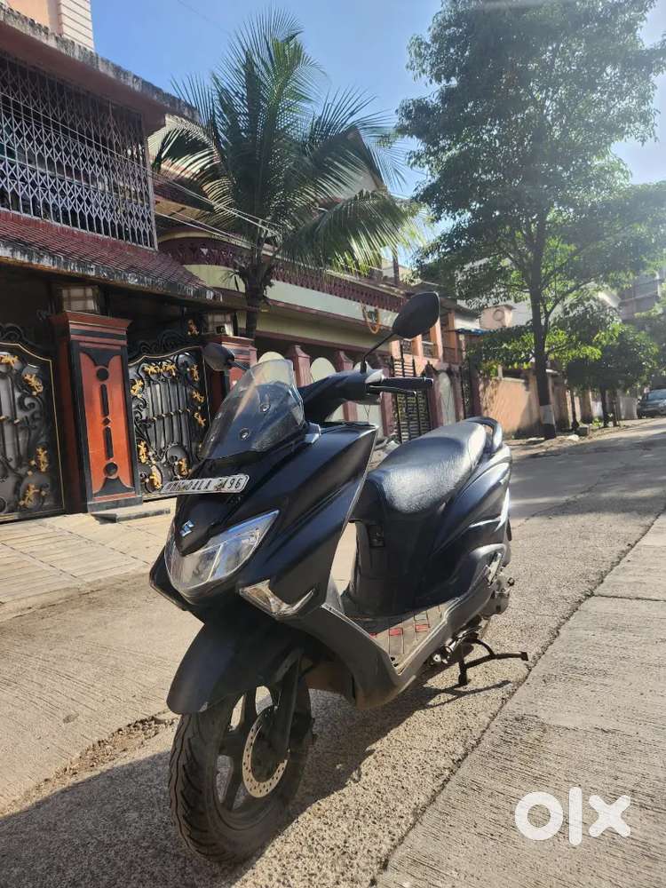 BURGMAN STREET MATTE BLACK