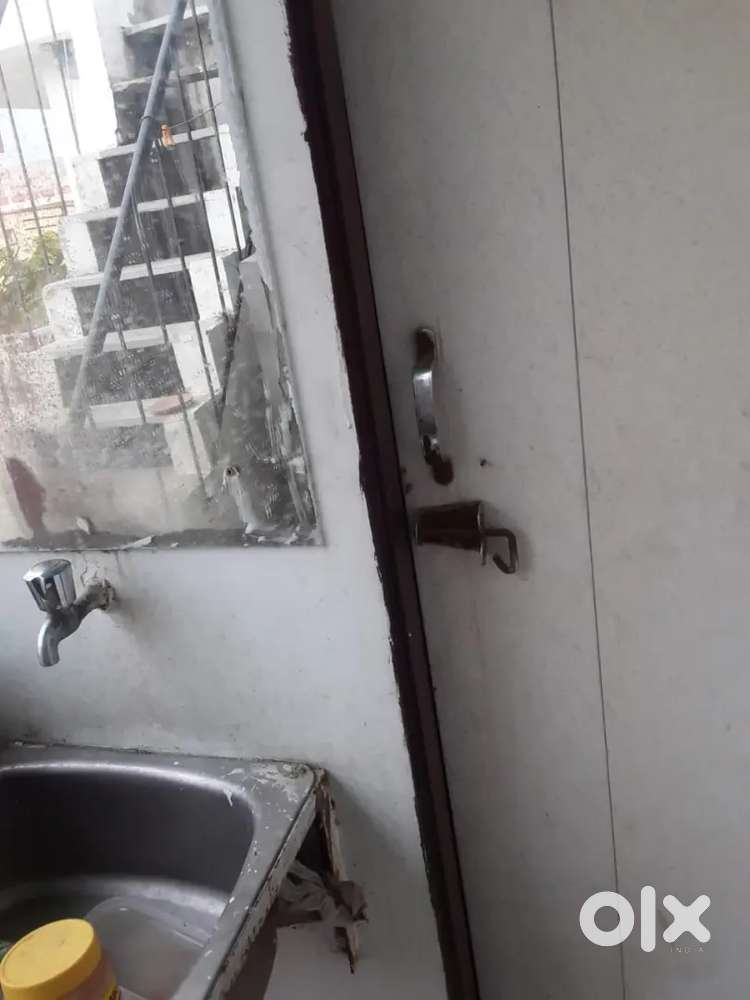 ऐक कमरा सिर्फ कपल्स या फिर पति पत्नी के लिए ही उपलब्ध है