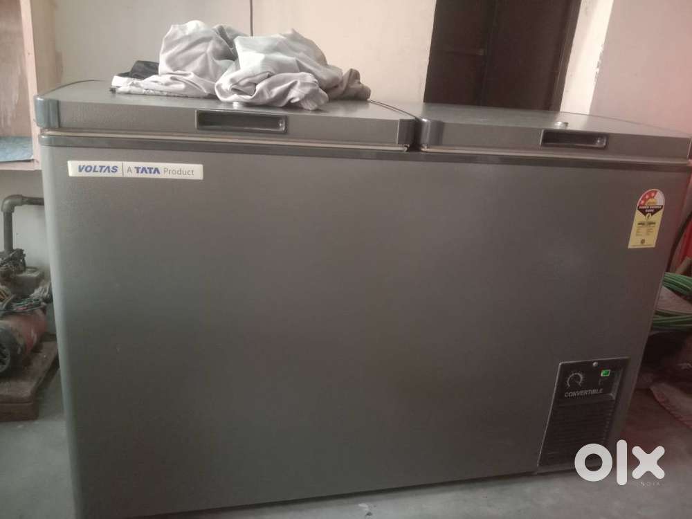 Voltas Double door standard deep freezer (grey) 3 Star 320 L