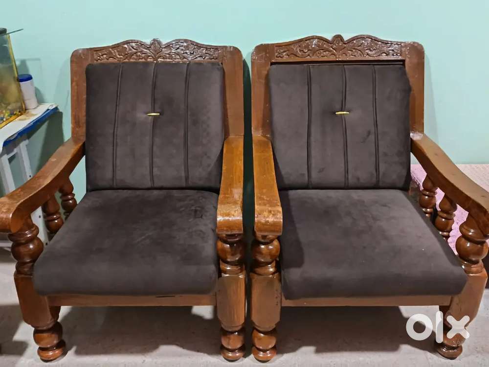 Sofa in best cushion &wood condition