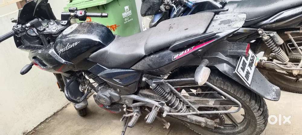 220 bjaj pulsar