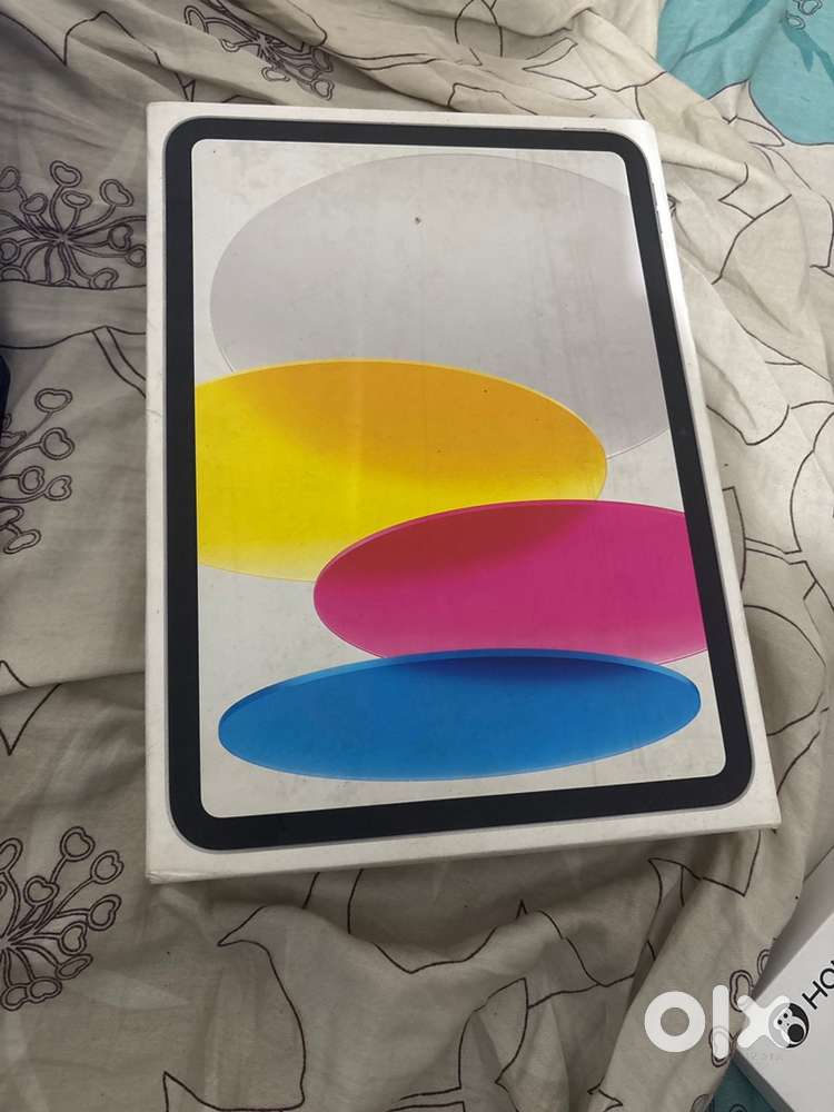 Ipad 11 (A16) with full box . 6 month old