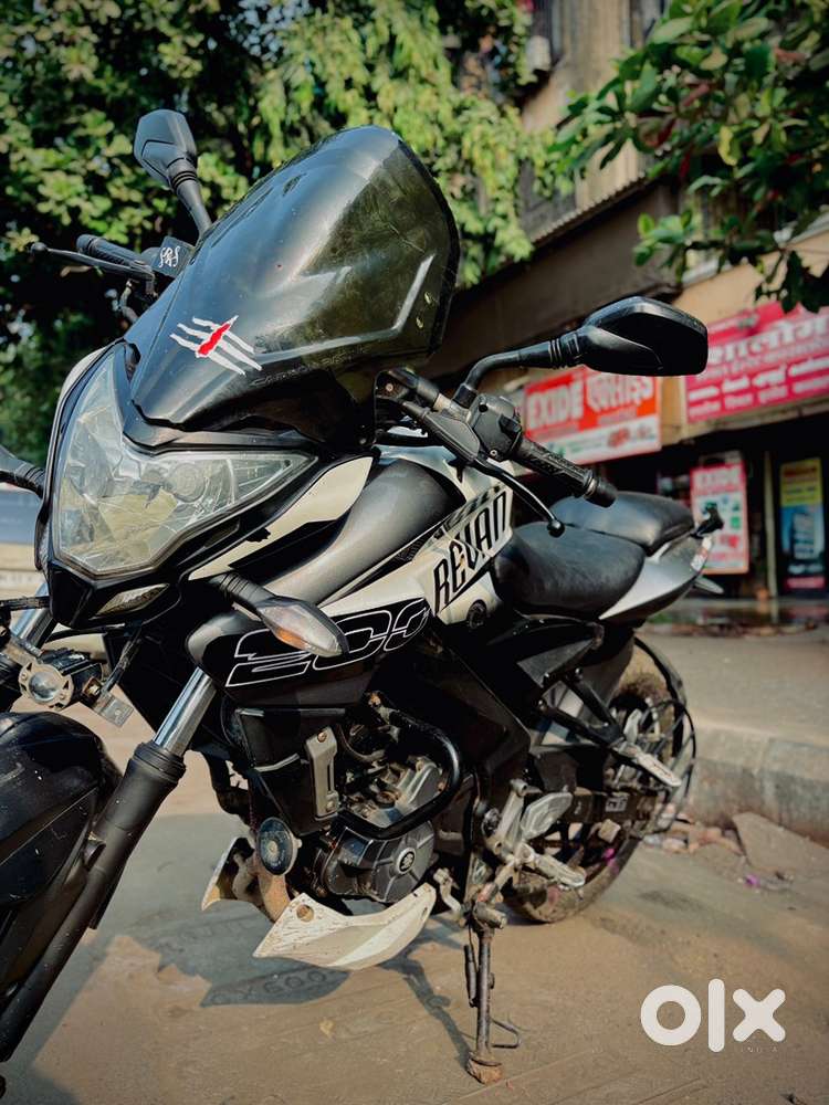 Pulsar NS 200 white colour