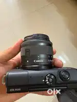 Canon EOS M200 with kit lens, bag and charger