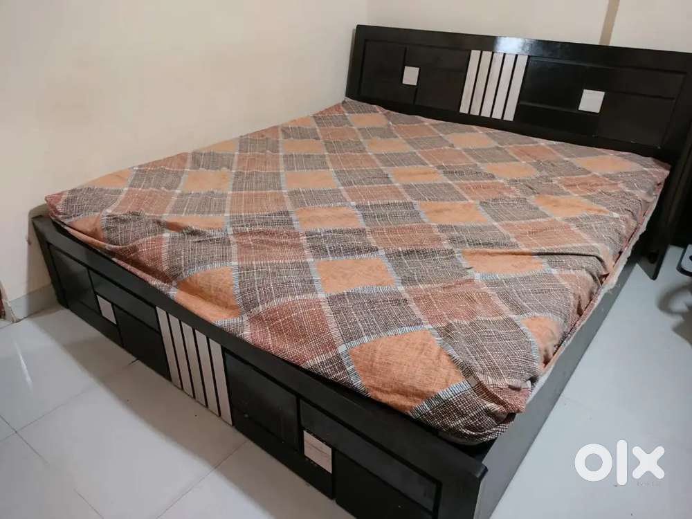 King size bed with mattress