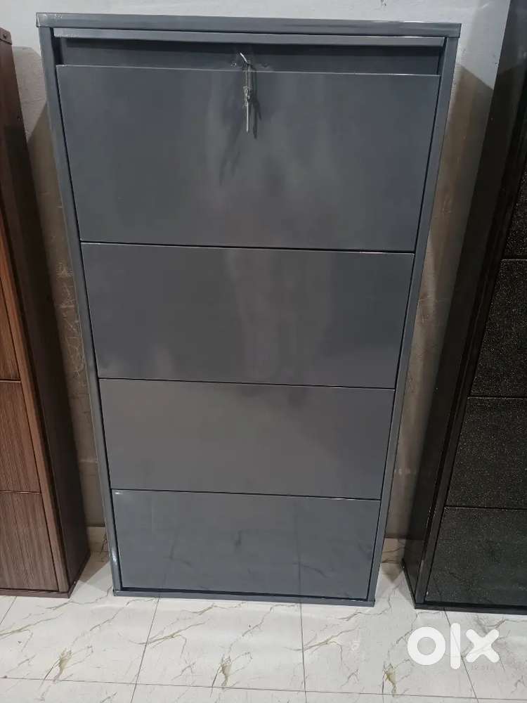 Wall mounted shoe rack