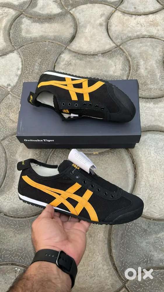 Driver needed to drive and sell chappals