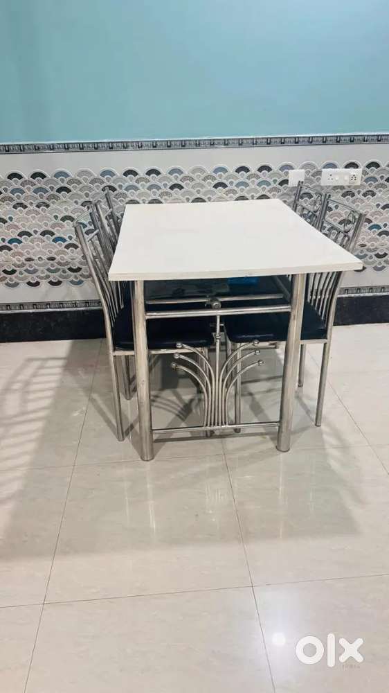 Selling dining table