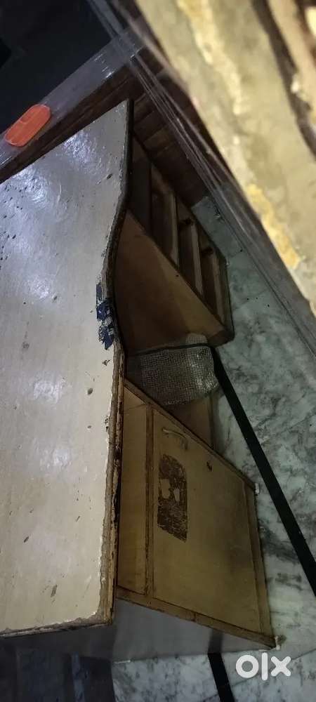 Computer table
