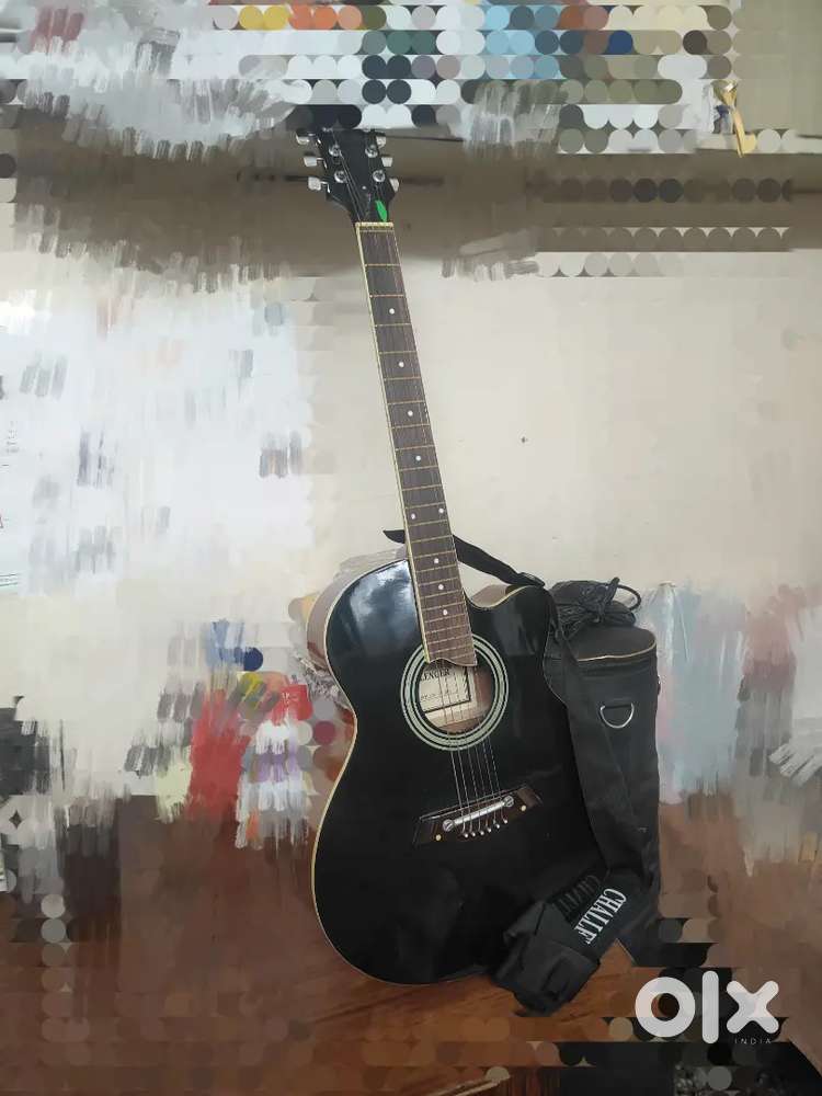 Challenger FR77 acoustic guitar wooden finish  with cover no scratch