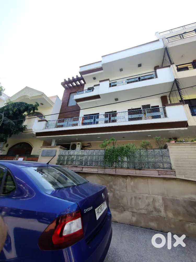 4 BHK 300 square Villa in very pouch locality of Gurgaon