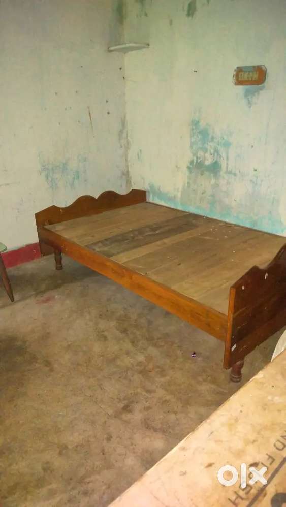 Only for ladies , bachelors, working ladies,students