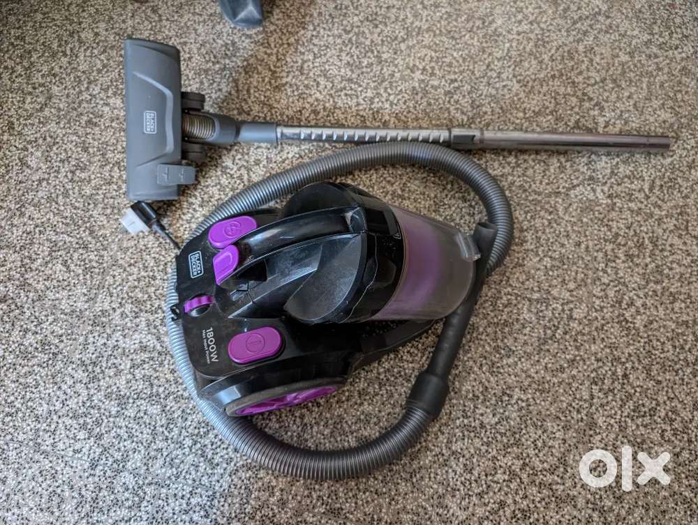 Black decker vaccum machine